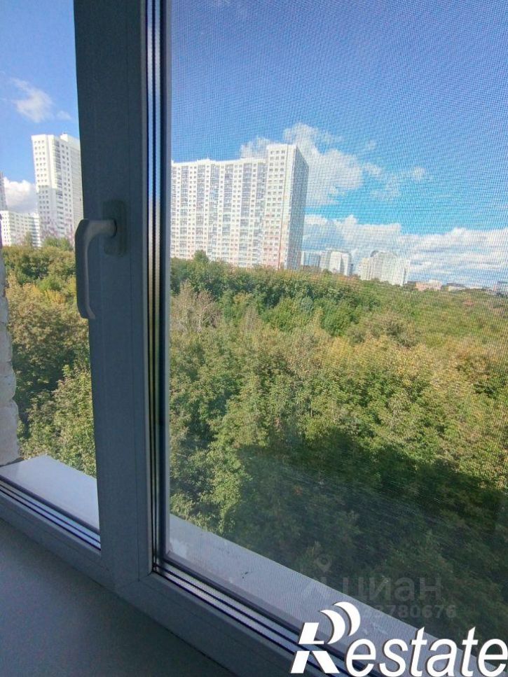 2-комн квартира улица Льва Шатрова, 27,  д. 27