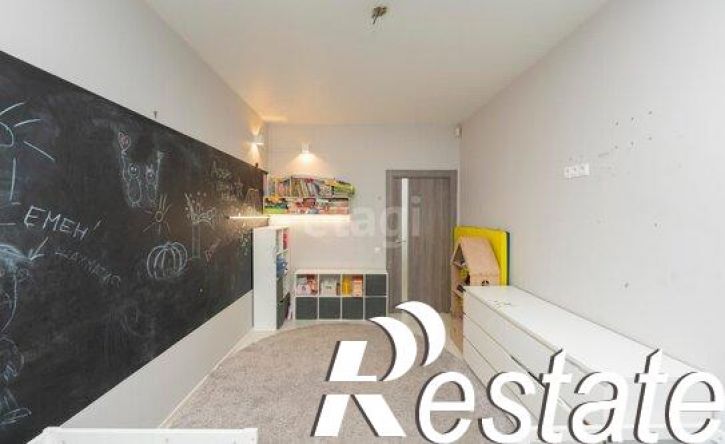 4-комн квартира улица Закамская, 25,  д. 25