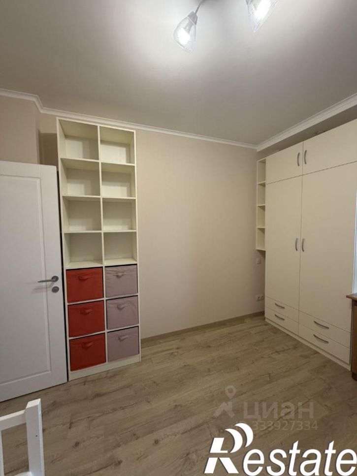 3-комн квартира Монастырская улица, 60,  д. 60