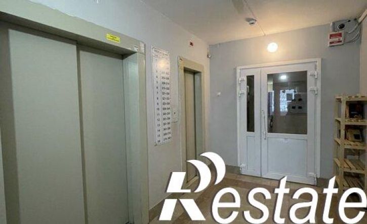 4-комн квартира улица Адмирала Ушакова, 21,  д. 21