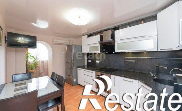 3-комн квартира улица Адмирала Ушакова, 36,  д. 36